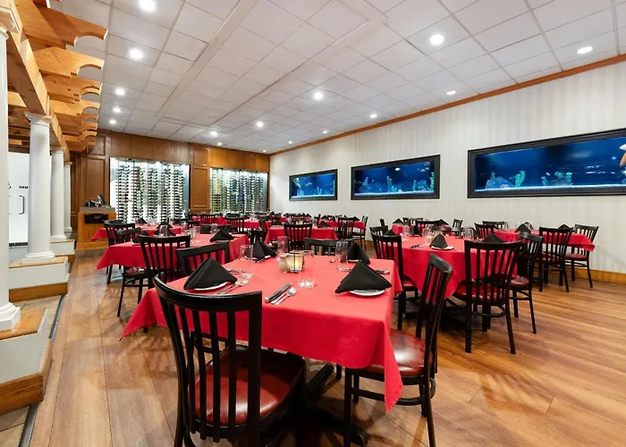 Wyndham Riverfront Hotel